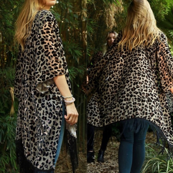 044 Luxe Leopard Print Open Front Tassel Hem kimono - Picture 2 of 3